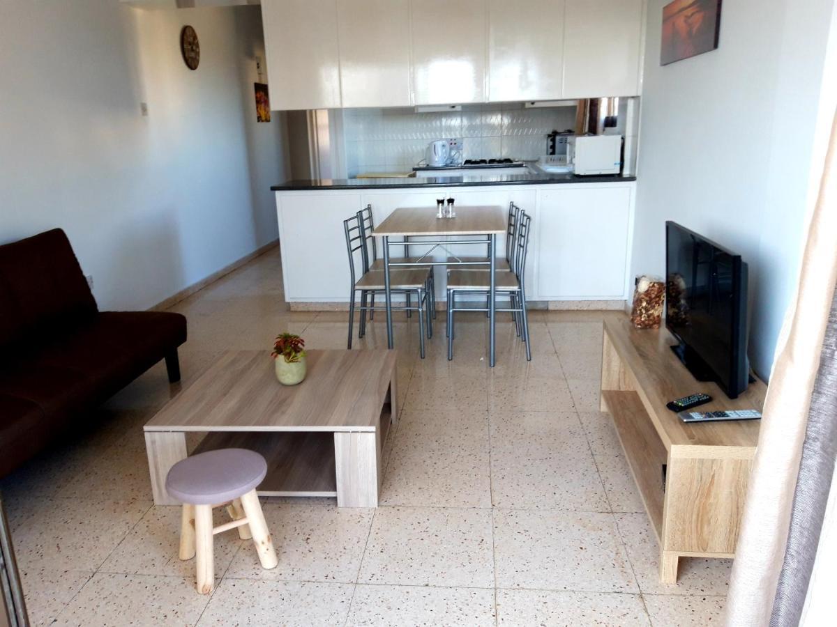 La Veranda Sea View Apartments Larnaca Exterior foto