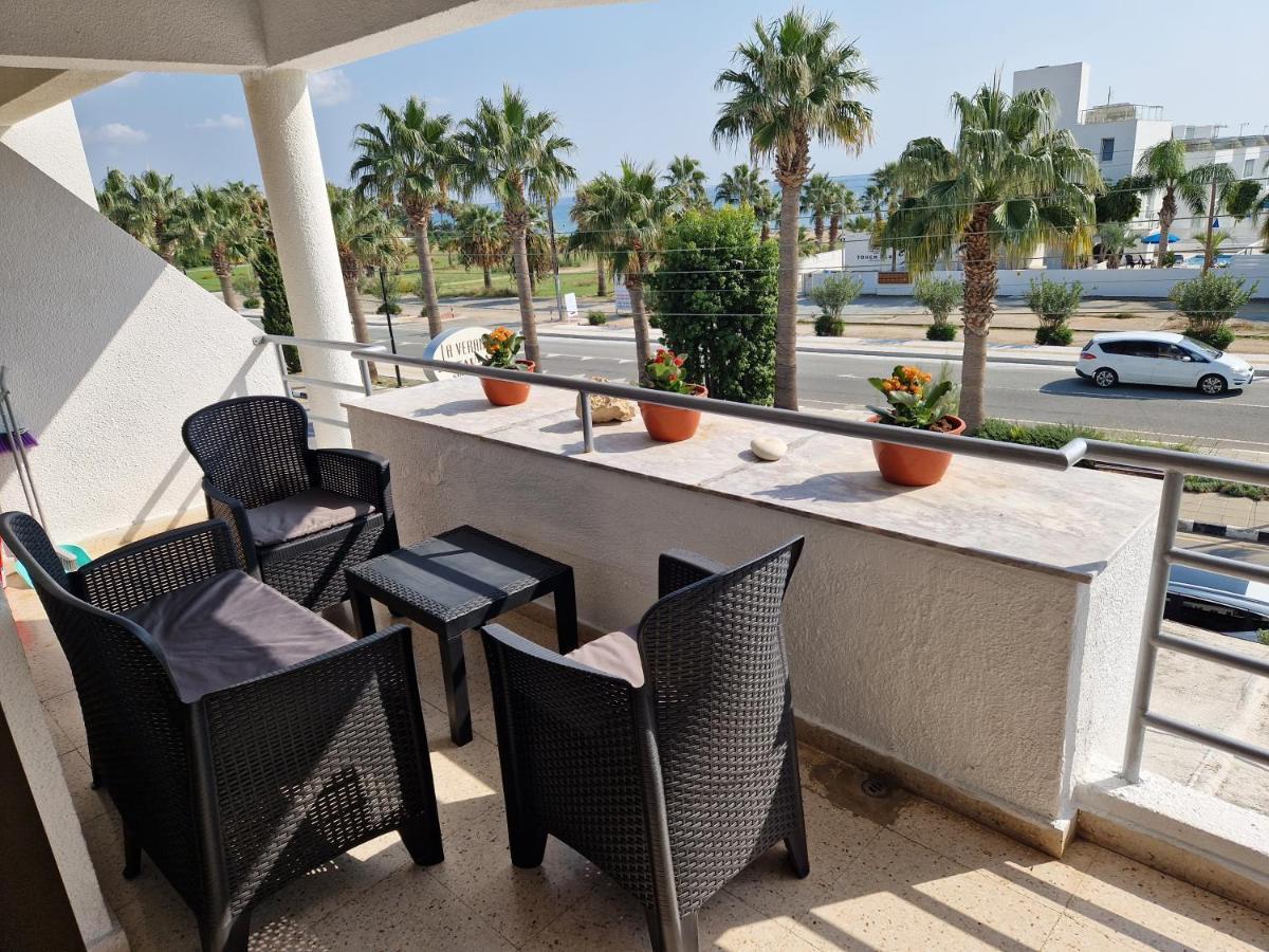 La Veranda Sea View Apartments Larnaca Exterior foto