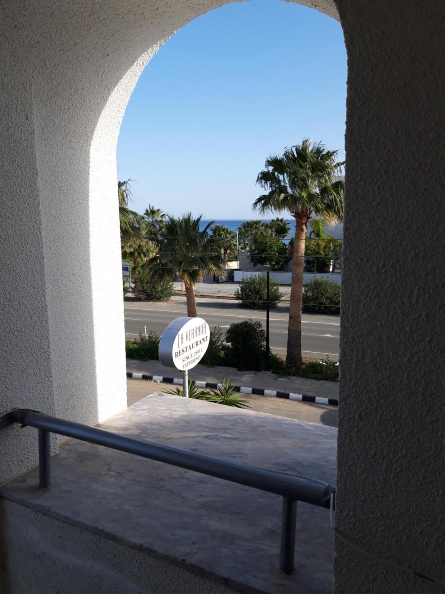 La Veranda Sea View Apartments Larnaca Quarto foto